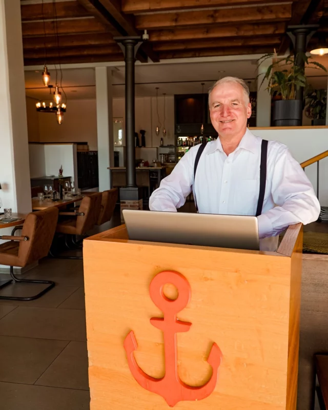 Kennt ihr eigentlich unsere Öffnungszeiten? ⏰
Unser Restaurant ist täglich durchgängig geöffnet – perfekt für Kaffee, Drinks oder einfach zum Genießen am Hafen. 🌊✨

Die Küche zaubert für euch von 12:00–14:30 Uhr und abends von 17:00–22:00 Uhr. 🥂🍴

Kommt vorbei und verbringt entspannte Momente im Pier23!