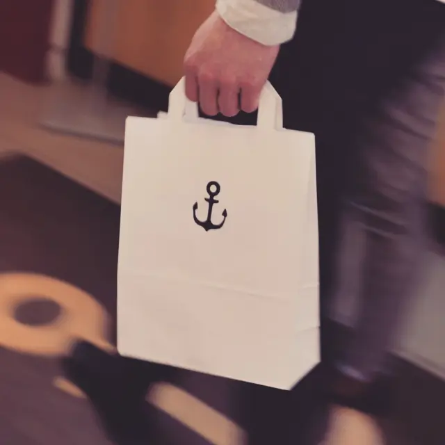 Ein Teil unserer Philosophie!💯

Auch wenn wir bewusst darauf verzichten, uns nach außen mit Auszeichnungen und Siegeln zu schmücken, sind wir uns unserer Verantwortung sehr bewusst – besonders als Betrieb, der täglich große Mengen an Lebensmitteln einkauft und verarbeitet.

Deshalb haben wir uns entschieden, Teil der Initiative „Too Good To Go“ zu werden.

Lebensmittelverschwendung ist ein Thema, das uns alle angeht. Mit dieser App gibt es endlich eine einfache und sinnvolle Möglichkeit, gemeinsam etwas dagegen zu tun.

Schaut euch das unbedingt mal an – eine richtig gute Idee, die wir gerne unterstützen! 🌱

www.toogoodtogo.de