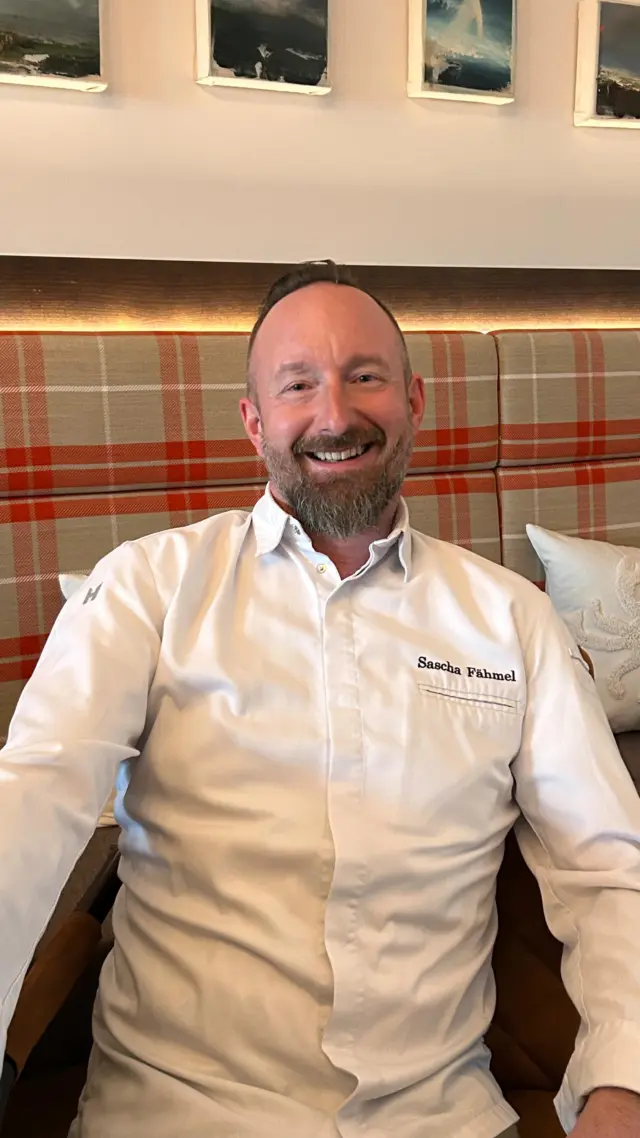 Neu bei uns, der ✨ Mitarbeiter-Mittwoch ✨ 

Lernt unser Team kennen 👋 

Heute stellen wir euch vor: Sascha Fähmel 👨‍🍳