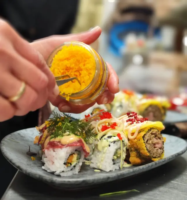 🍣 Na, habt ihr unser Sushi schon probiert?

Ob bei uns im Restaurant mit Blick auf den Hafen oder ganz entspannt to go, bei uns wird jedes Sushi frisch für euch zubereitet.🍱🍣

Jetzt sind wir neugierig:

💬 Welches ist euer Favorit?

Schreibt euren Favoriten in die Kommentare! 

Wir freuen uns auf euren Besuch im Pier 23. Ob vor Ort oder zum Mitnehmen, wir sind für euch da!

#sushi #food #regional #leer #ostfriesland_travel
