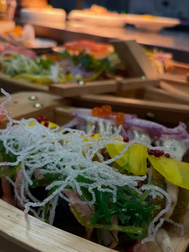 Leinen los für Sushi! 🍣
Unsere Sushi-Schiffe warten auf dich. ⚓️

#Leer #pier23 #sushi #gourmet