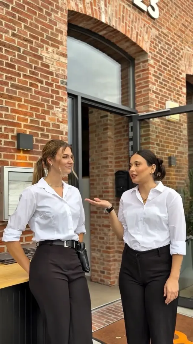 Für alle, die sich sonst verlaufen. Wir nehmen euch mit. Mehr oder weniger. 

#leer #pier23 #restaurant #trend #ironie